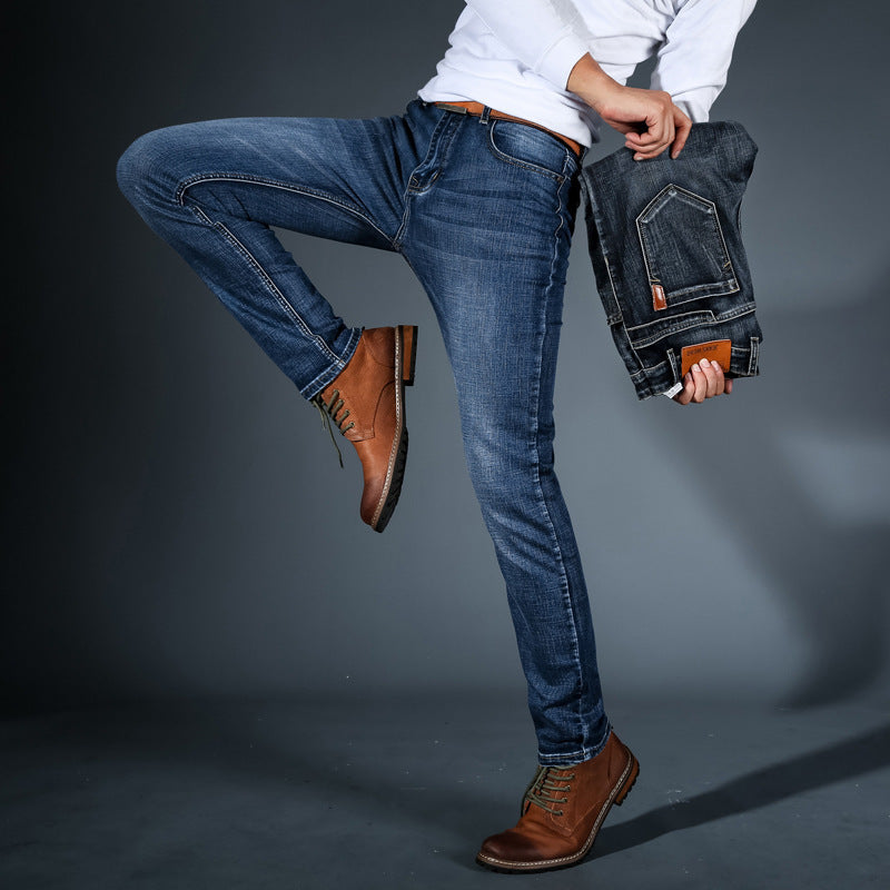NOVAK | MODNO PRILEGANE JEANS HLAČE