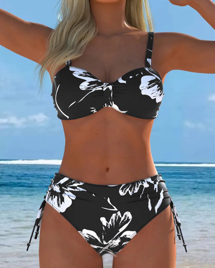 Bikini Dva Kosa z Visokim Ovratnikom in Tiskanim Motivo