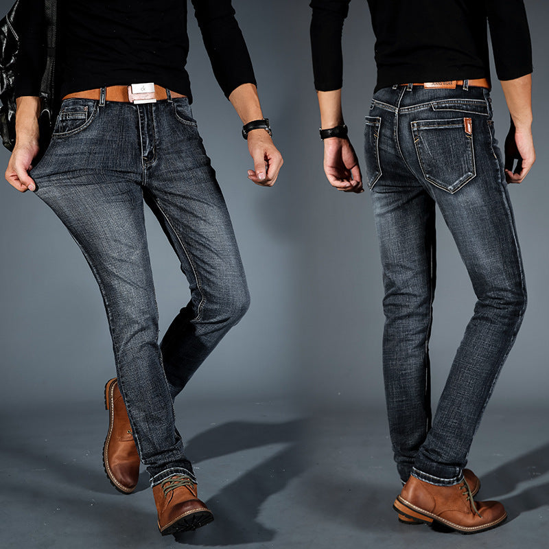 NOVAK | MODNO PRILEGANE JEANS HLAČE
