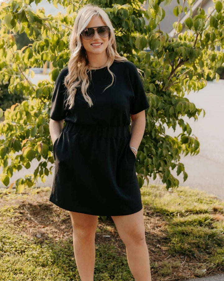 MANAIA - Elegantna in Udobna Obleka