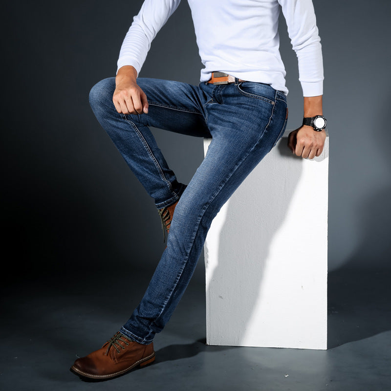 NOVAK | MODNO PRILEGANE JEANS HLAČE