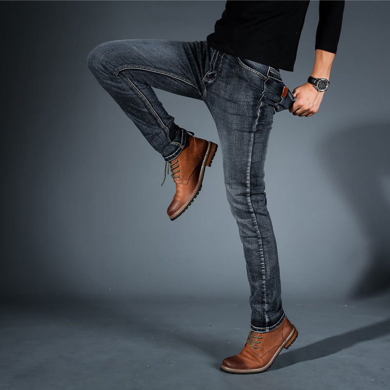 NOVAK | MODNO PRILEGANE JEANS HLAČE