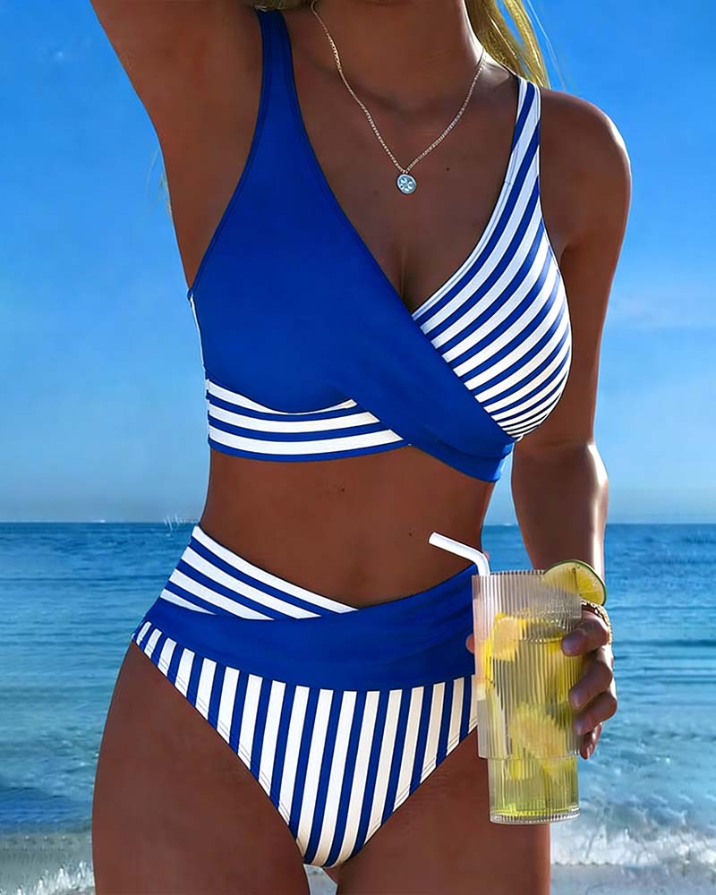 Bikini Z Vzorcem in Črtami