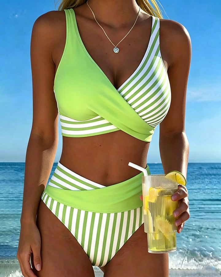 Bikini Prekrižen Z Navpičnimi Črtami