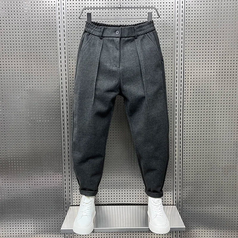 NOVAK | TAPERED TEKSTURIRANE HLAČE