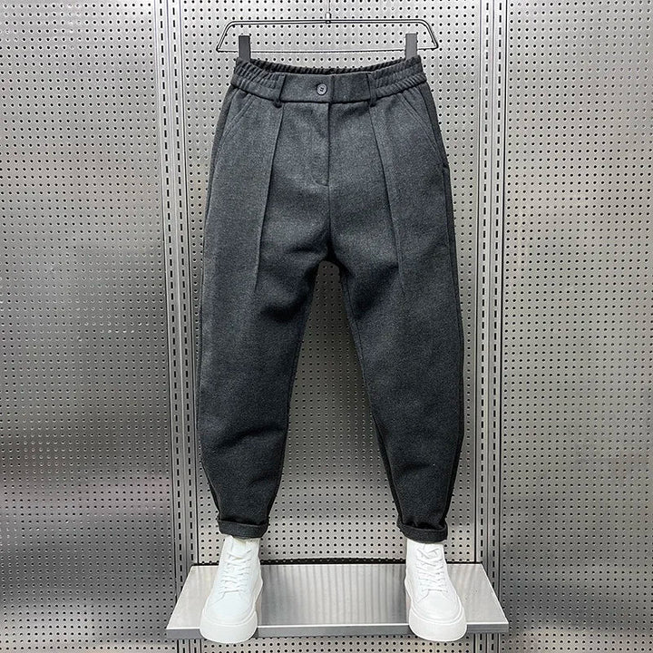 NOVAK | TAPERED TEKSTURIRANE HLAČE