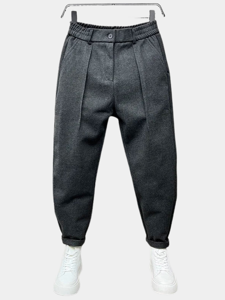 NOVAK | TAPERED TEKSTURIRANE HLAČE