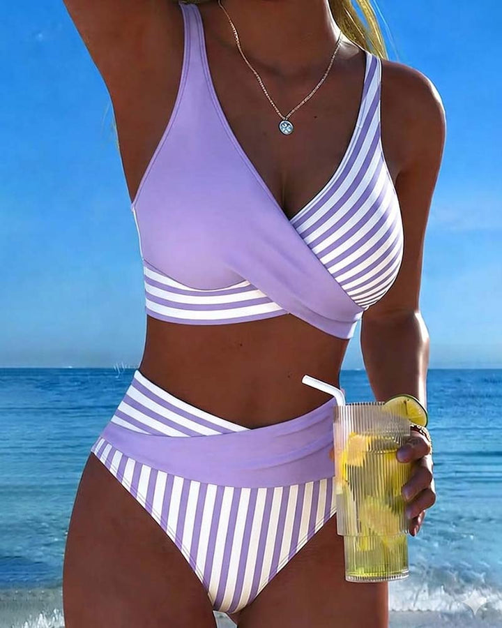 Bikini Prekrižen Z Navpičnimi Črtami