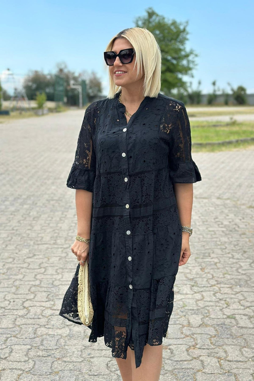 Mirelle – Večno elegantna obleka z dovršenimi detajli