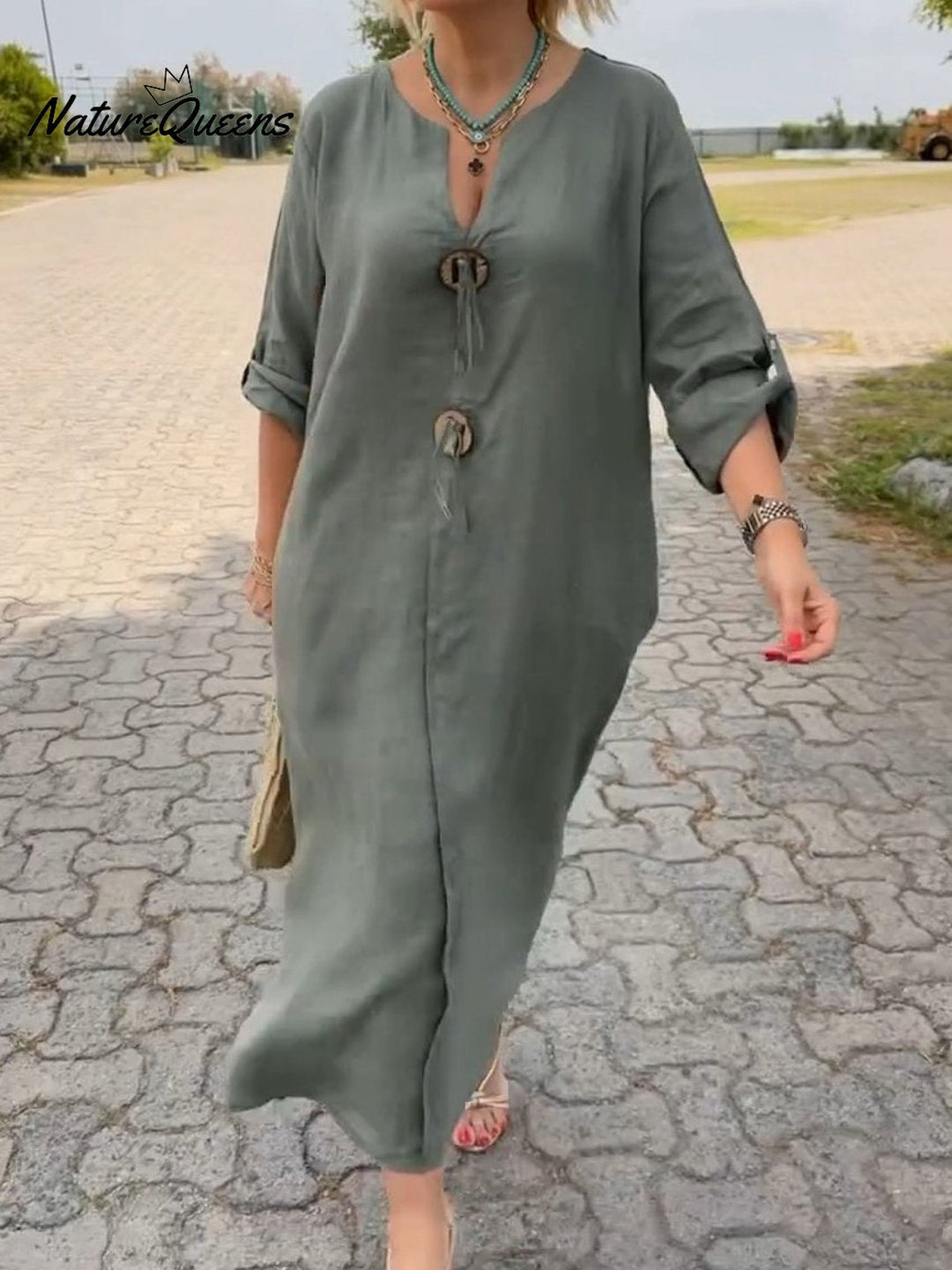 Noor – Dolga obleka z lesenimi elementi in ohlapnimi rokavi