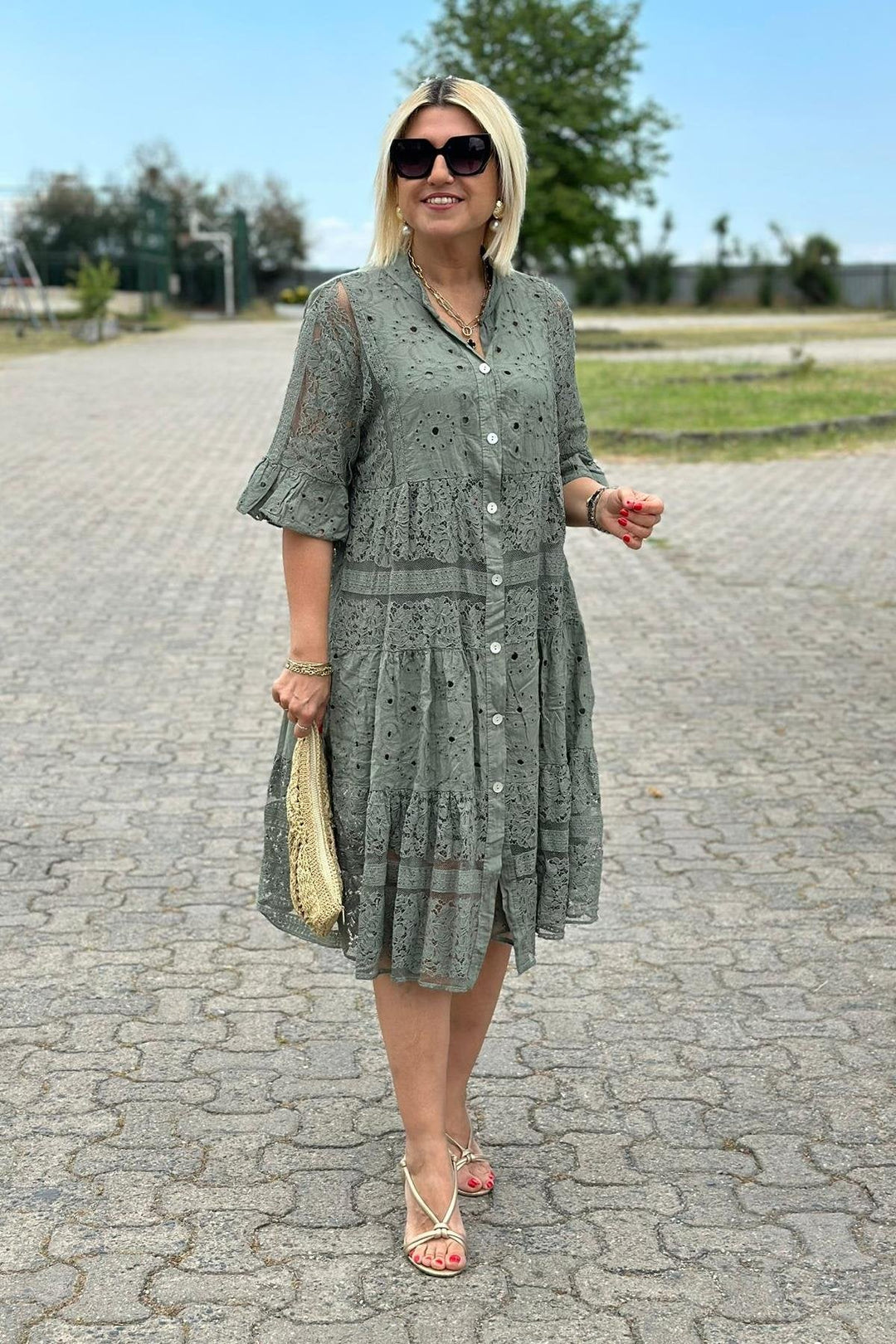 Mirelle – Večno elegantna obleka z izbranimi detajli