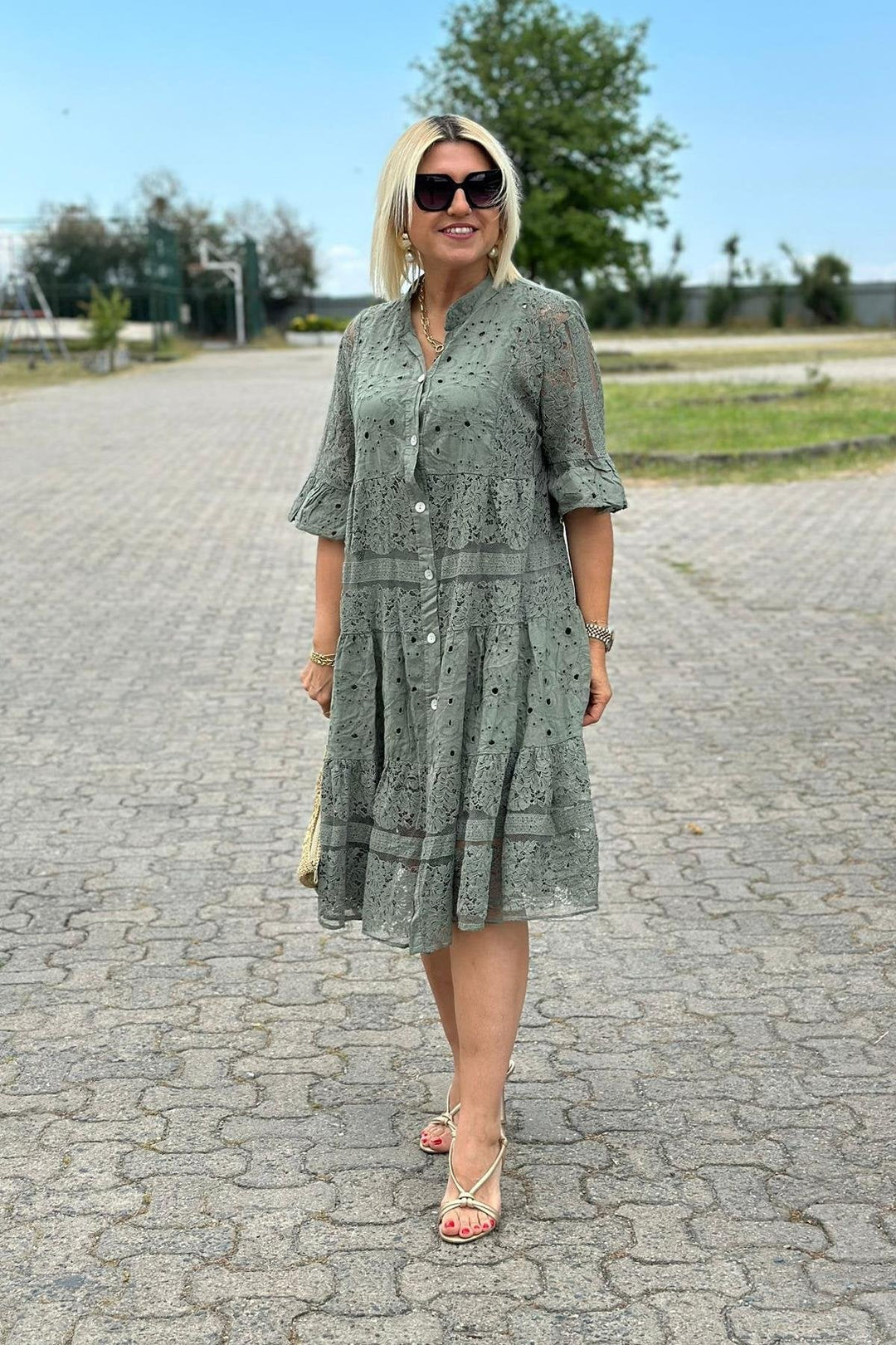 Mirelle – Večno elegantna obleka z izbranimi detajli